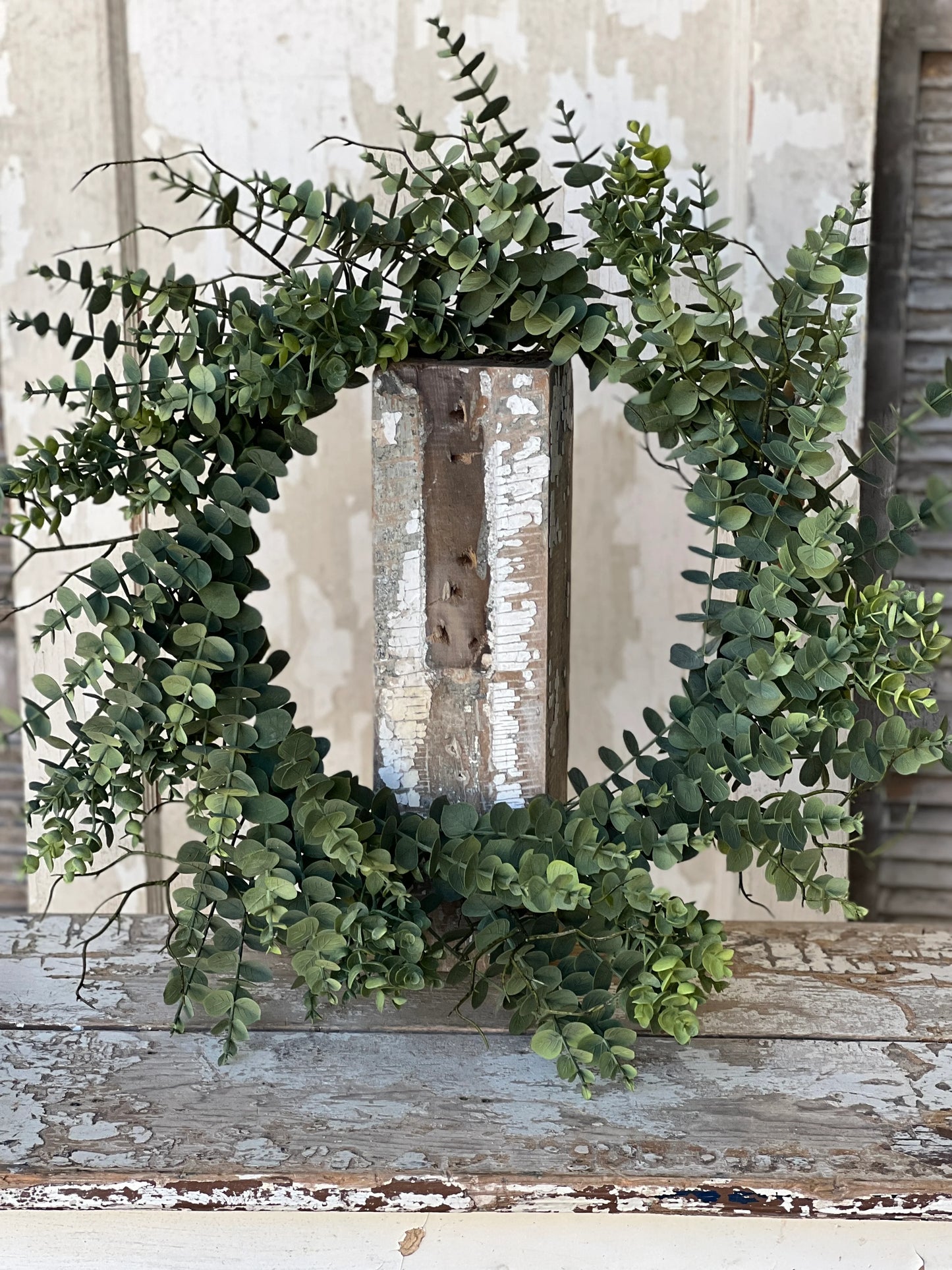 Woodglen Eucalyptus Wreath - 24"